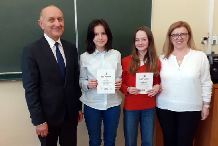 Emilka Sumara i Natalia Pękala finalistkami konkursu „Improve your English”